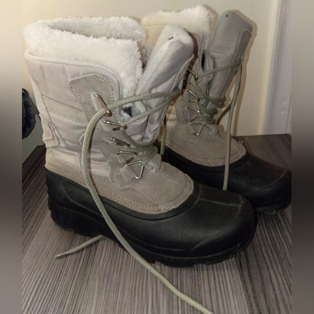 🆕 New Women's 6 Thinsulate Insulated Snow Boots